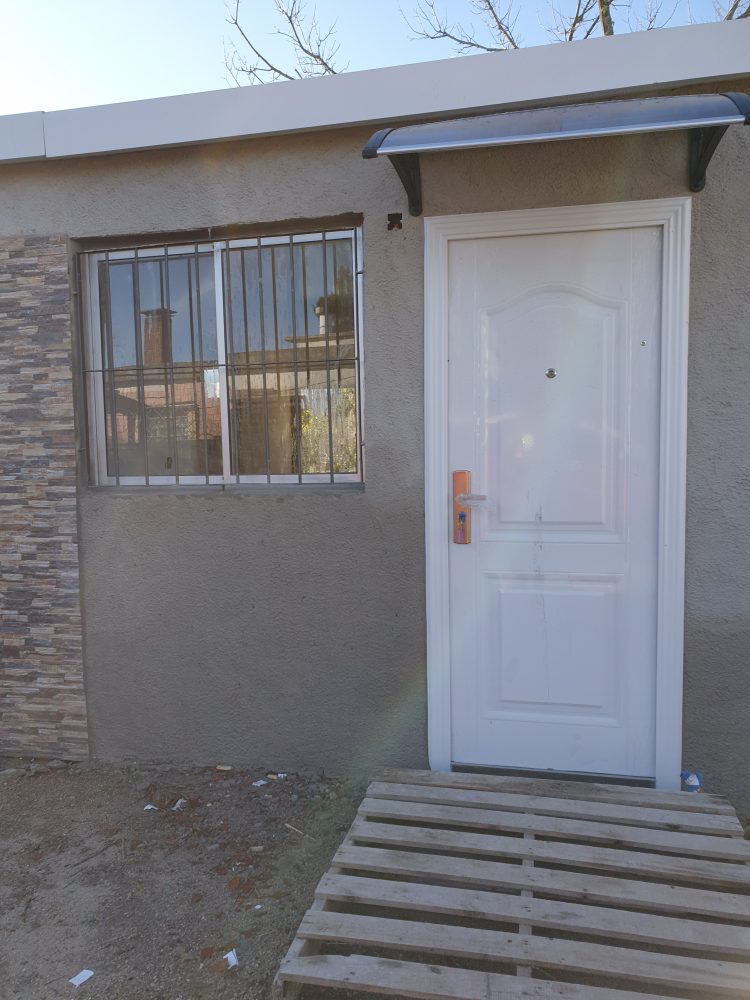 Casa de un ambiente a estrenar Solymar norte a una de Giannattasio.